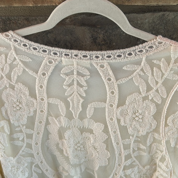 Lace Covered Lined Cream 3/4 Sleeve Above the Knee Medium Top;Perfect Condition! - Picture 6 of 16